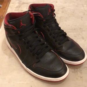 Jordan 1 (mid tops)
